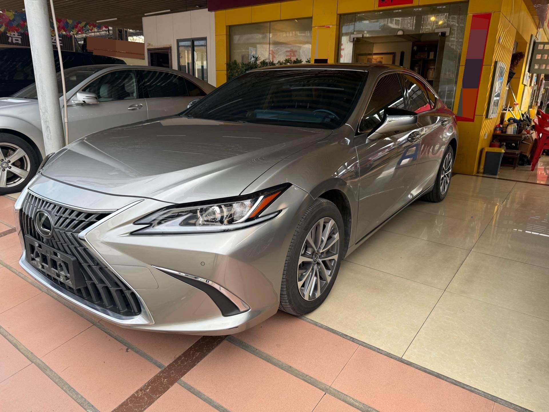 ES300h 2.5 CVT Excellence Edition