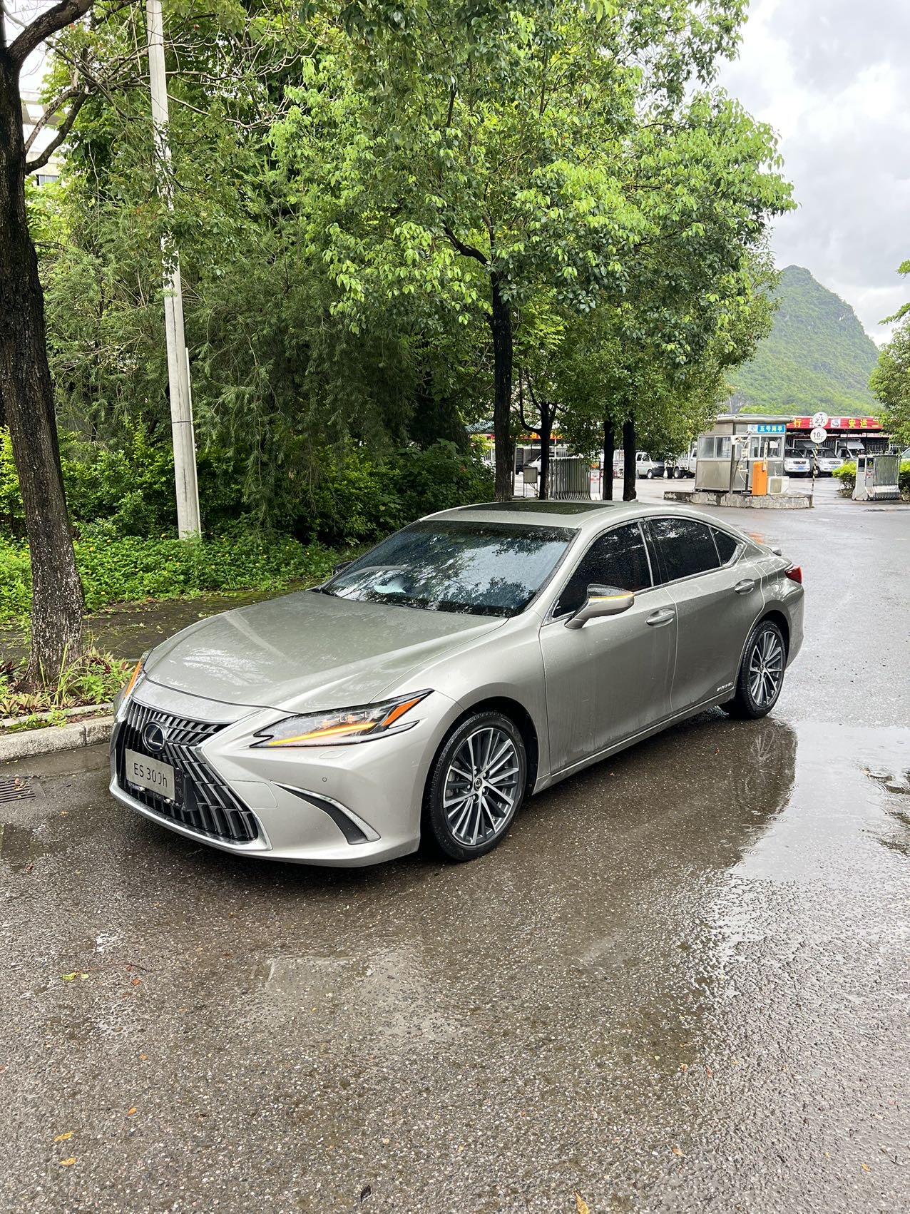 ES300h 2.5 CVT Premium