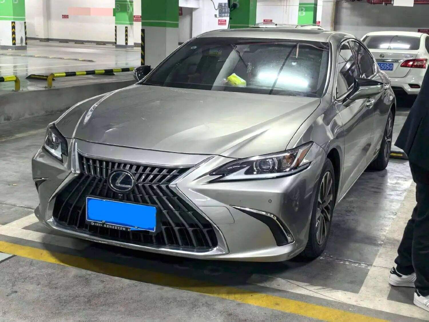 ES300h 2.5 CVT Luxury